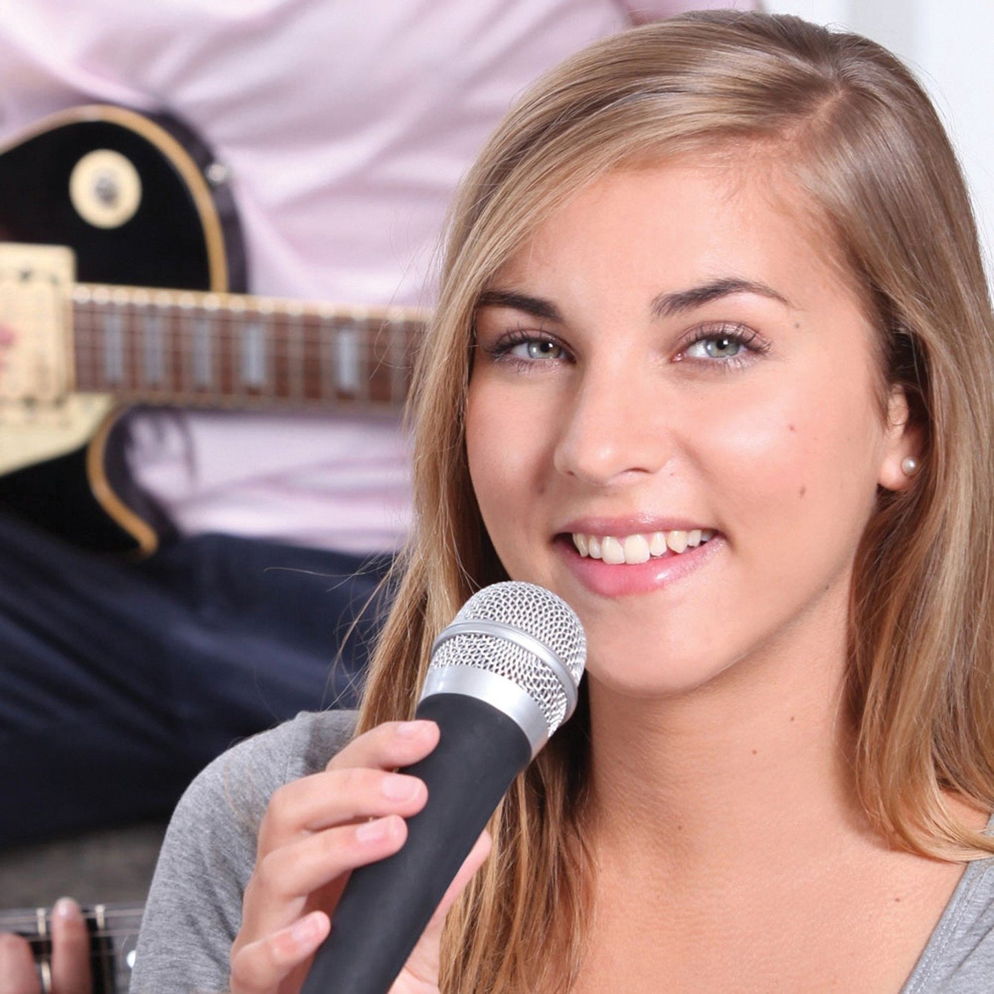 Pyle PDWM1800 Premier Series Professional UHF Wireless Handheld Mic System