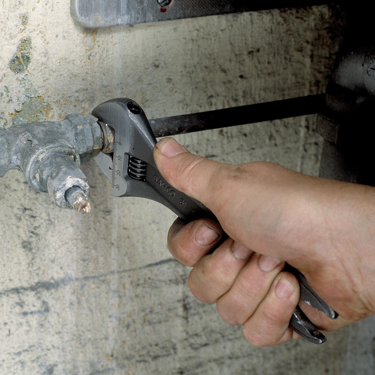 Bahco 8" Shark Wide Jaw Adjustable Wrench w/ Serrated Pipe Jaws Phosphate Finish