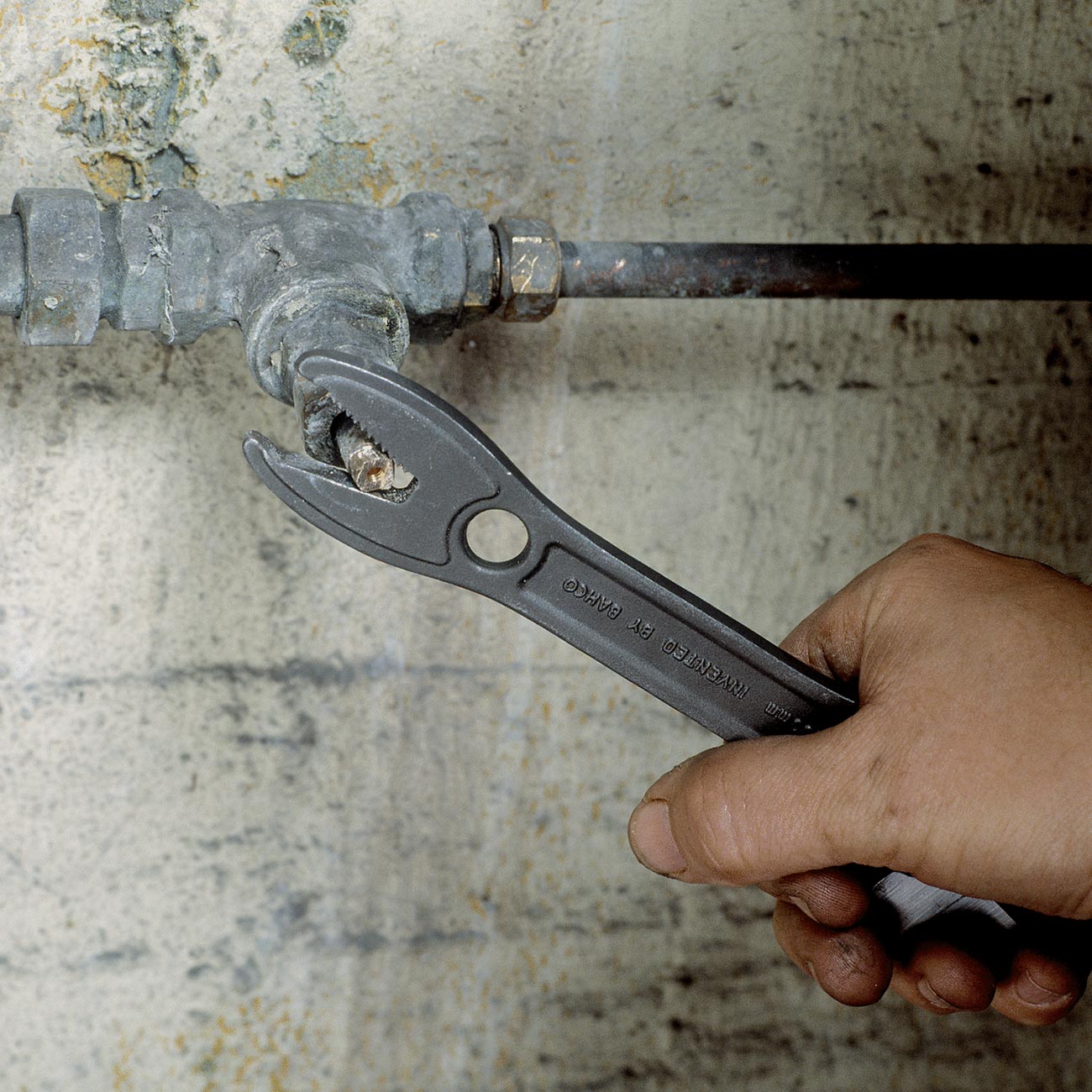 Bahco 8" Shark Wide Jaw Adjustable Wrench w/ Serrated Pipe Jaws Phosphate Finish