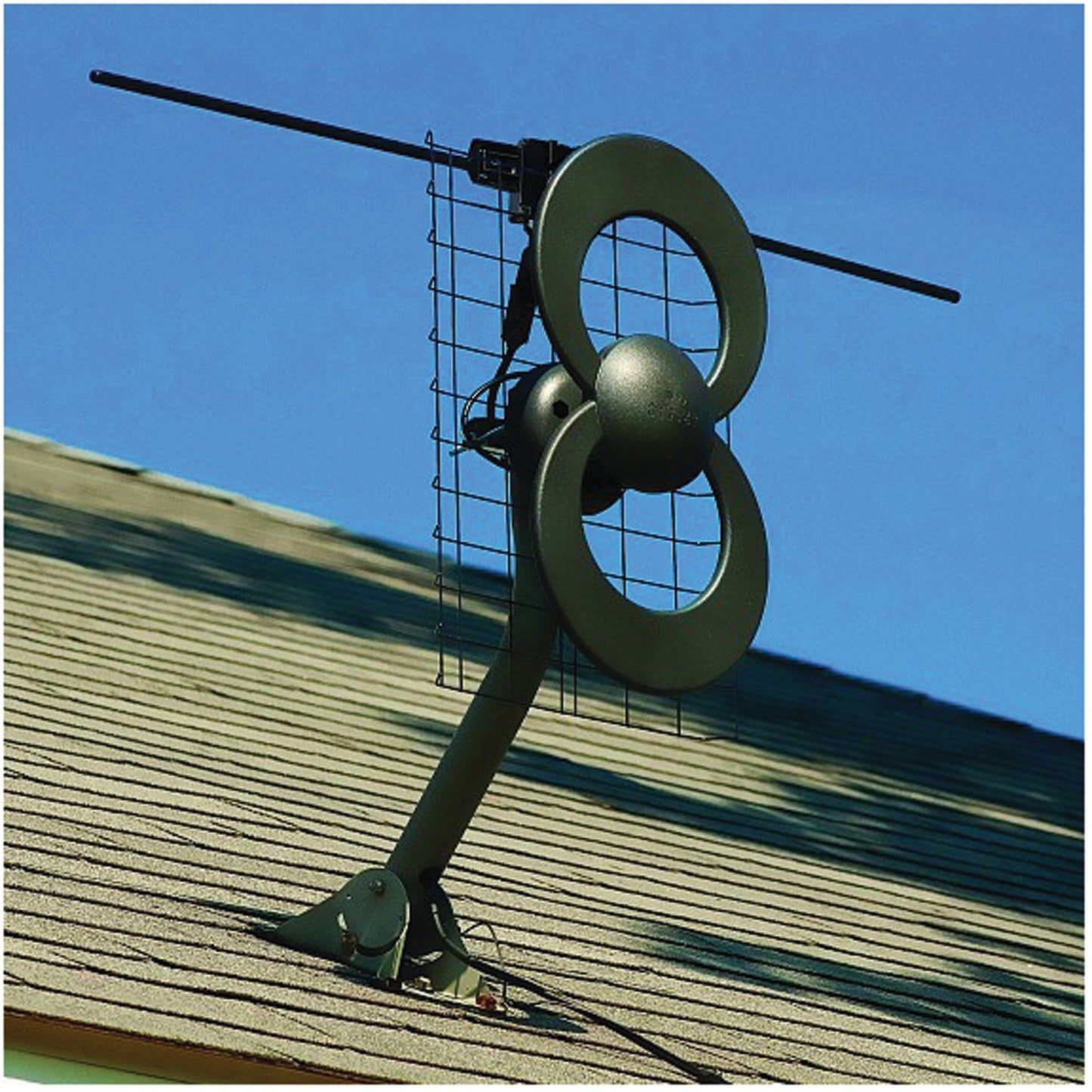 Antennas Direct C2VCJM 2V UHF/VHF Indoor/Outdoor DTV Antenna w/20" Mount