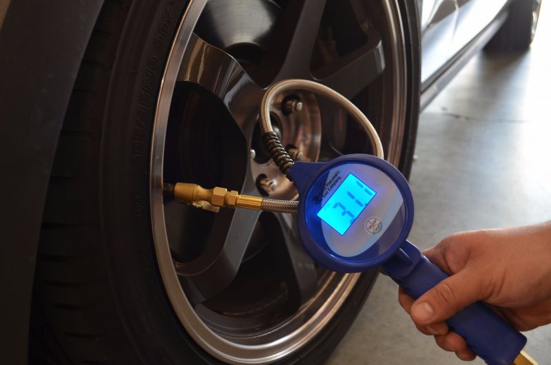 Astro 3018 Digital Tire Pressure Gauge & Inflator w/Stainless Steel Braided Hose