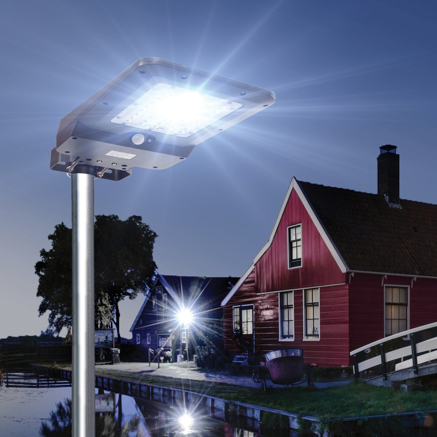 Wagan Tech 8586 Solar + LED Floodlight 1600